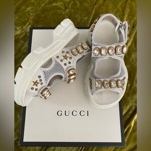 GUCCI Aguru Crystal leather sandal- white